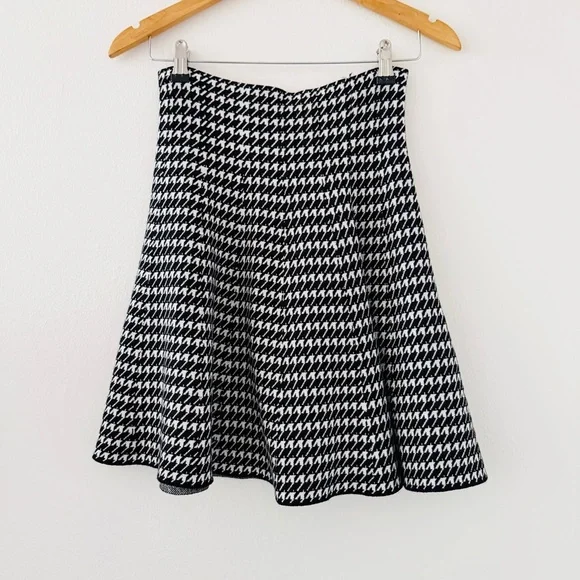 Max Studio Black & White Houndstooth Fit & Flare Mini Skirt - Picture 4 of 5